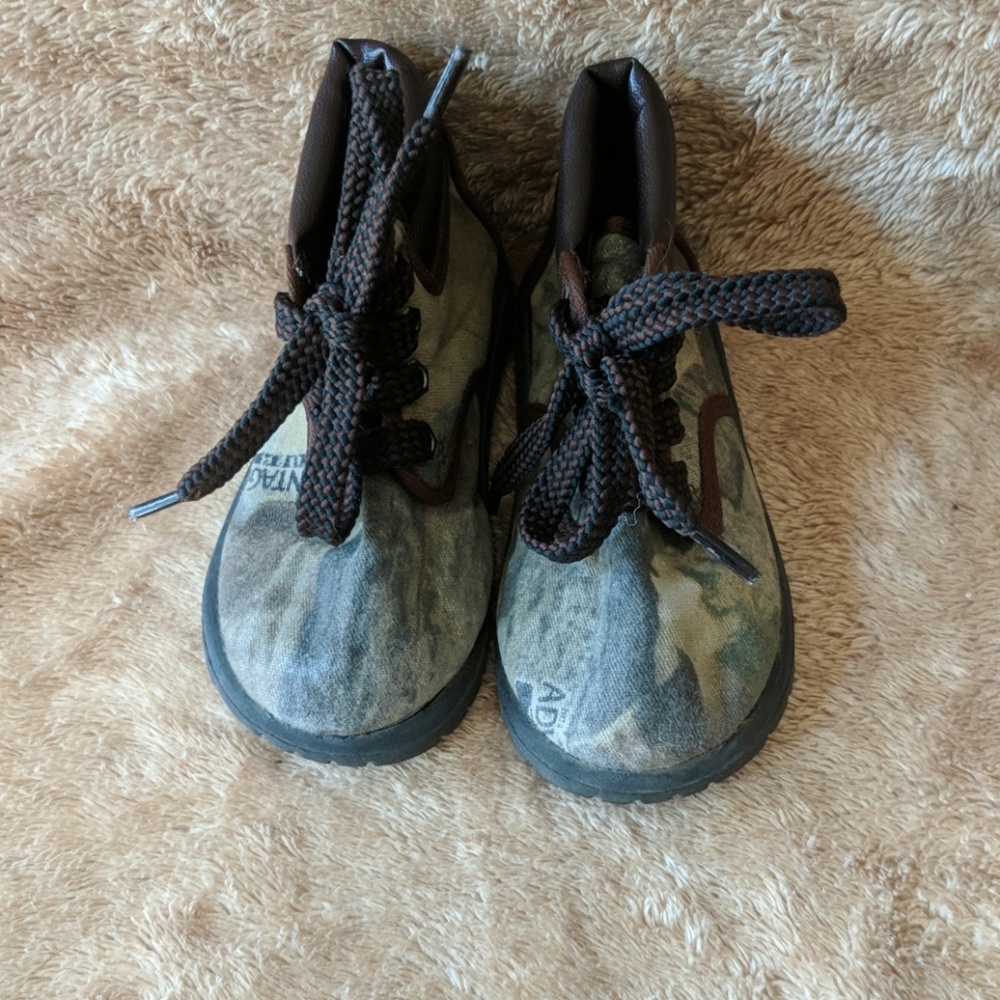 Jordan Lee camo lace-ups size 6